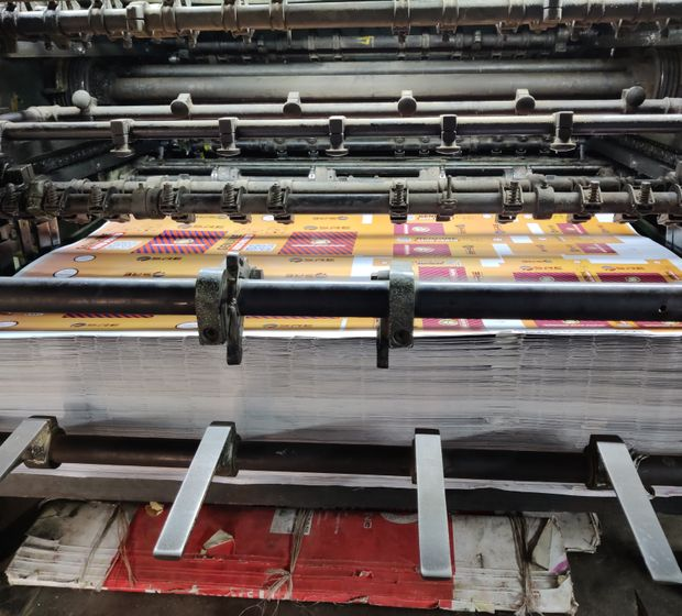 Atelier d'impression LPS Entreprise — presse en cours d'impression